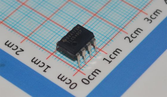 TLC549CP 8-bit ADC 40ksps 4MHz Clock Cung cấp đơn 3-6V DIP-8 ± 0.5LSB INL Lượng thấp <15mW -40°C đến +85°C