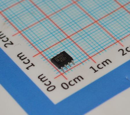 AD8052AR Bộ khuếch đại thuật toán tốc độ cao 300MHz Tiếng ồn thấp 4.5nV/√Hz Hoạt động 5V Đầu ra Rail-to-Rail Độ méo thấp và Ổ đĩa đầu ra 160mA cho Bộ đệm Video/ADC