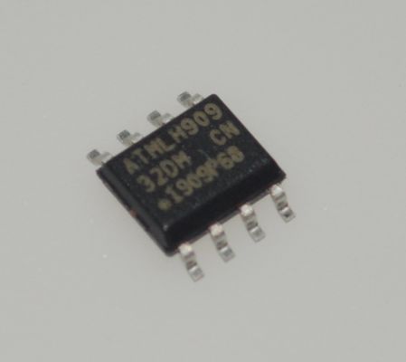 AT24C32D-SSHM-T 32Kb I2C Serial EEPROM 1.7V đến 5.5V Điện áp rộng 1MHz Tốc độ 32 byte Trang phần cứng WP 1M Viết chu kỳ 100 năm Lưu trữ SOIC-8 Industrial Temp