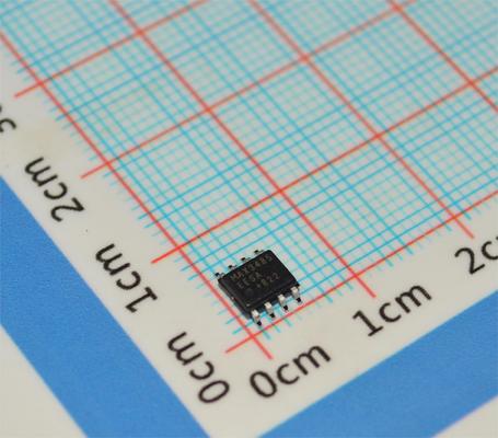 MAX3485EESA 3.3V RS-485/RS-422 Transceiver 10Mbps 1/8 Đơn vị tải (256 nút) ±15kV ESD SOIC-8 -40°C đến +85°C