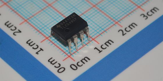 TLC549CP 8-bit ADC 40ksps 4MHz Clock Cung cấp đơn 3-6V DIP-8 ± 0.5LSB INL Lượng thấp <15mW -40°C đến +85°C