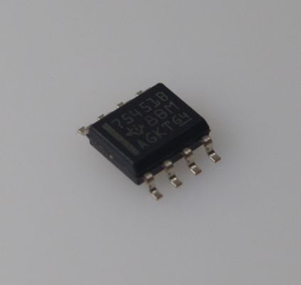 SN75451BDR IC trình điều khiển ngoại vi kép với dòng hút/nguồn 300mA, dải điện áp rộng 4.5V-36V, tương thích TTL/CMOS, bảo vệ nhiệt và khả năng miễn nhiễm tiếng ồn cao để điều khiển động cơ/rơ le