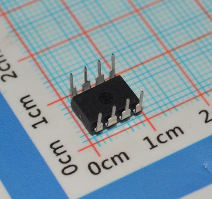 AD820AN Op-Amp 5MHz BW 16V/μs Slew đơn / hai nguồn cung cấp thấp 1.8mA hiện tại đường ray-đối-ràng-ra -40 °C ~ 125 °C 8-pin DIP / SOIC công nghiệp