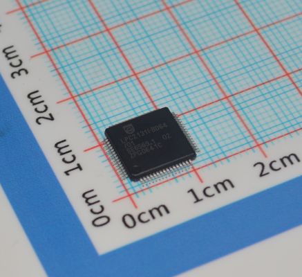 LPC2131FBD64/01,15 ARM7 MCU 32-bit RISC Core 64KB Flash 16KB RAM 60MHz Tốc độ USB 2.0 2x UART 64-LQFP -40°C đến +85°C Chất lượng công nghiệp