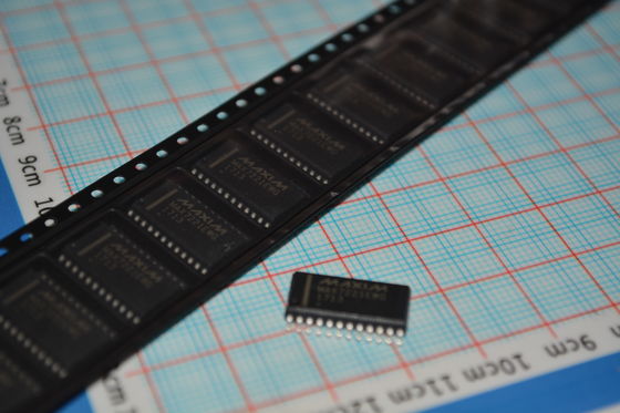 Máy điều khiển màn hình LED 8 chữ số MAX7221EWG + T với giao diện SPI 10MHz Serial Data Rate 2.7V-5.5V Hoạt động Điều khiển LED cá nhân và gói SOIC rộng 24 pin