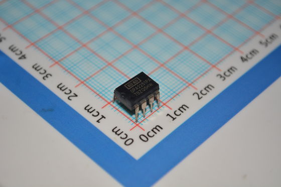 OPA2251PA Bộ khuếch đại kép chính xác với băng thông 10MHz, độ trôi thấp 0,5μV/°C, nhiễu 1,1μVpp, đầu ra Rail-to-Rail, nguồn ±2,25V đến ±18V và Gói DIP 8 chân