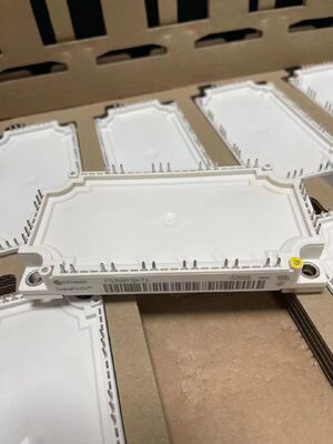 FS150R12KT4 1200V 150A Mô-đun IGBT Sáu VCE(sat) thấp Hiệu suất cao 10µs Khả năng chống ngắn mạch Mạnh mẽ NTC tích hợp Thiết kế EconoPACK+ nhỏ gọn Tổn hao chuyển mạch thấp Lý tưởng cho Ổ đĩa và UPS