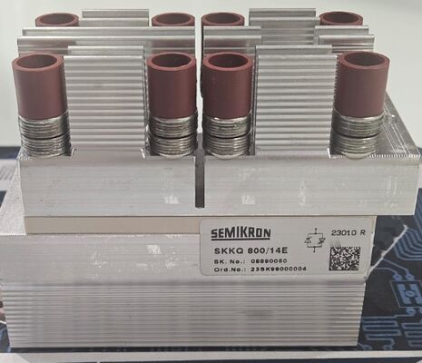 SKKQ800/14E 1400V 800A Mô-đun Thyristor Chuyển mạch nhanh VF thấp 1.37V Dòng đột biến 12kA Đế gốm AlN Tiếp điểm áp lực Cổng khuếch đại Chứng nhận UL cho Bộ khởi động mềm và Biến tần