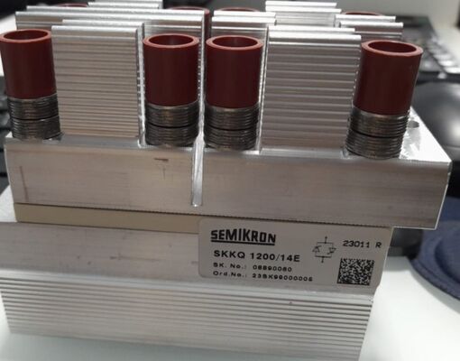 SKKQ800/14E 1400V 800A Mô-đun Thyristor Chuyển mạch nhanh VF thấp 1.37V Dòng đột biến 12kA Đế gốm AlN Tiếp điểm áp lực Cổng khuếch đại Chứng nhận UL cho Bộ khởi động mềm và Biến tần