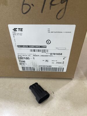 282105-1 Đầu nối dây cắm vào bo mạch 3 vị trí, bước ren 5.0mm, chân cắm thẳng xuyên lỗ, có vỏ bọc, khóa ma sát, phân cực, định mức 9A cho bộ nguồn và điều khiển công nghiệp