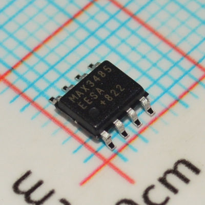 MAX3485EESA 3.3V RS-485/RS-422 Transceiver 10Mbps 1/8 Đơn vị tải (256 nút) ±15kV ESD SOIC-8 -40°C đến +85°C
